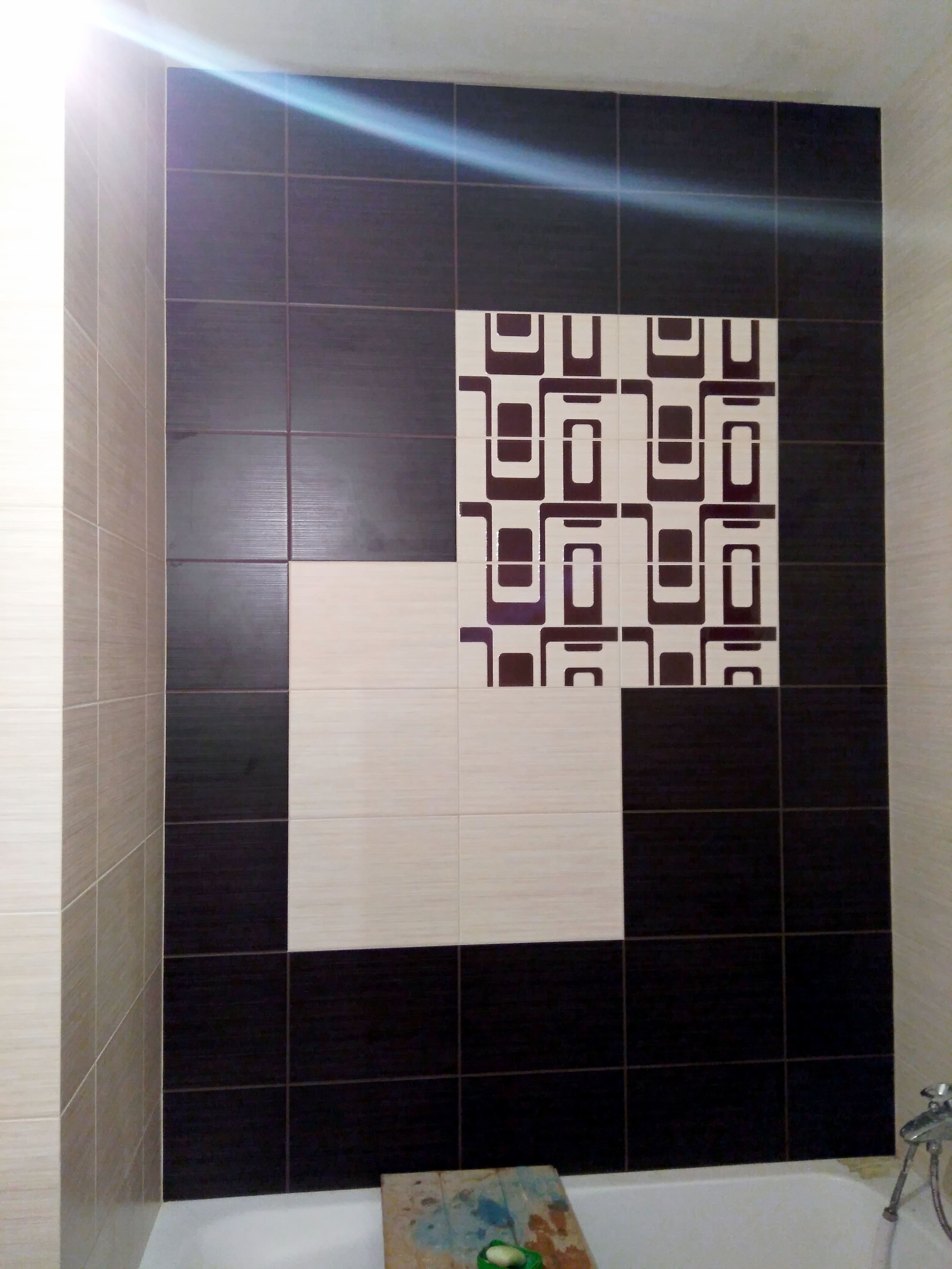 Пано из бежевой и коричневой плитки и декора Golden Tile Вельвет.